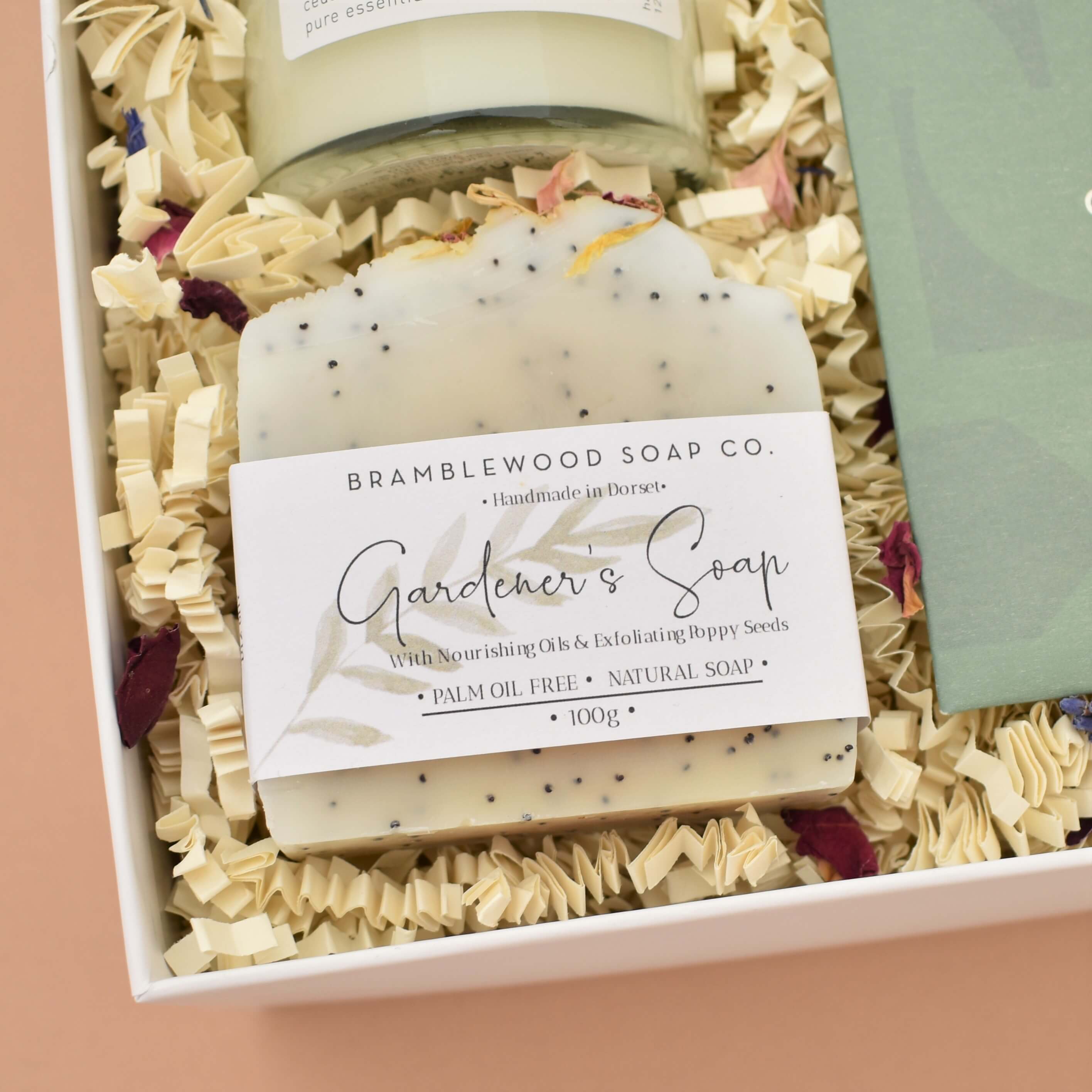 Luxury gift box for women. The Garden Gift Box. A well-being gift for mothers, friends or clients.